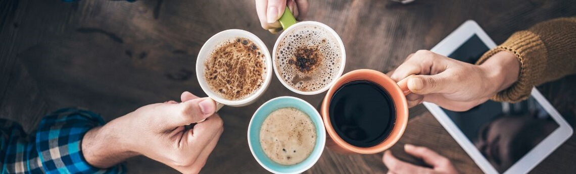 Poznaj różne rodzaje kaw, takie jak kawa czarna, Bulletproof, Espresso, Matcha latte i wybierz napój idealnie dopasowany do swoich potrzeb, a najlepszą kawę przygotujesz w ekspresach do kawy Breville