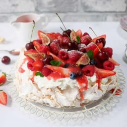 Truskawkowa Pavlova 